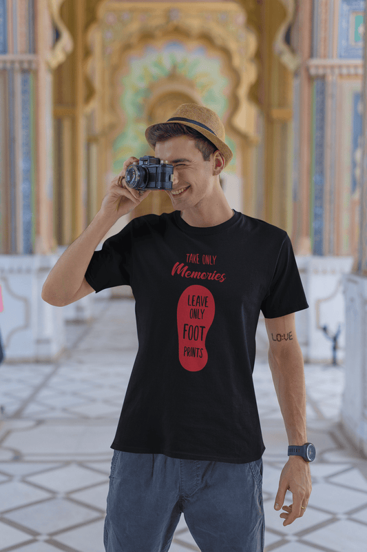Printed T-shirt: Leave only footprint